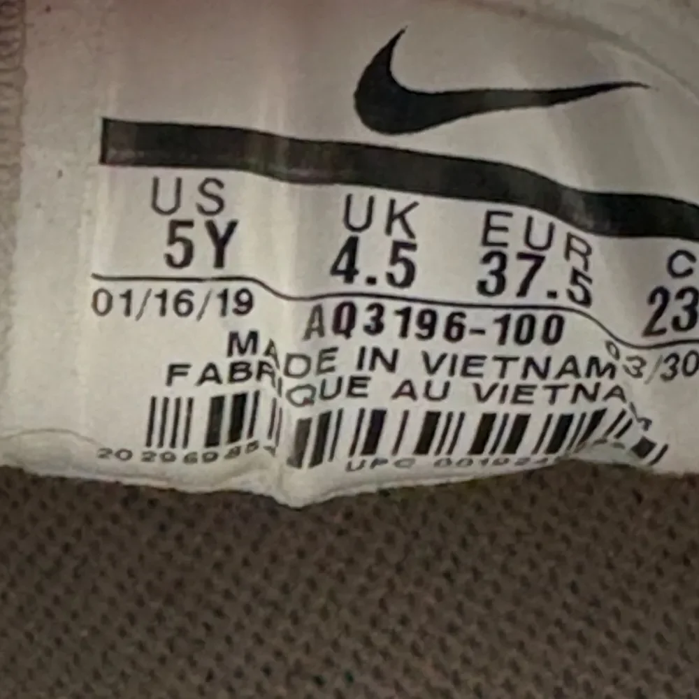 Size 5Y/6.5Women - Nike Air Max 720 white shoes